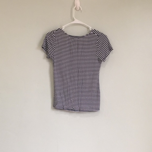 Black and white striped short-sleeved shirt - Picture 2 of 2